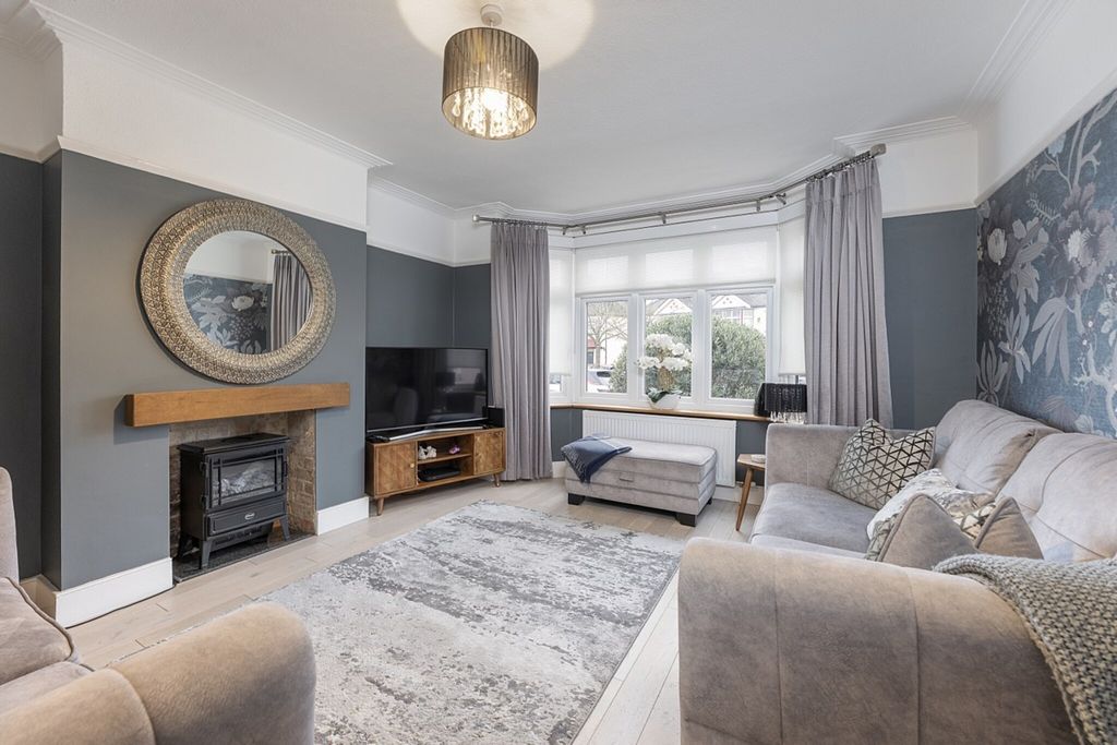 Property photo 2 of 25