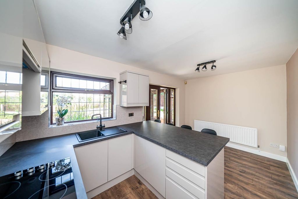 Property photo 2 of 37 Webbs Estate Agents-3.Jpg