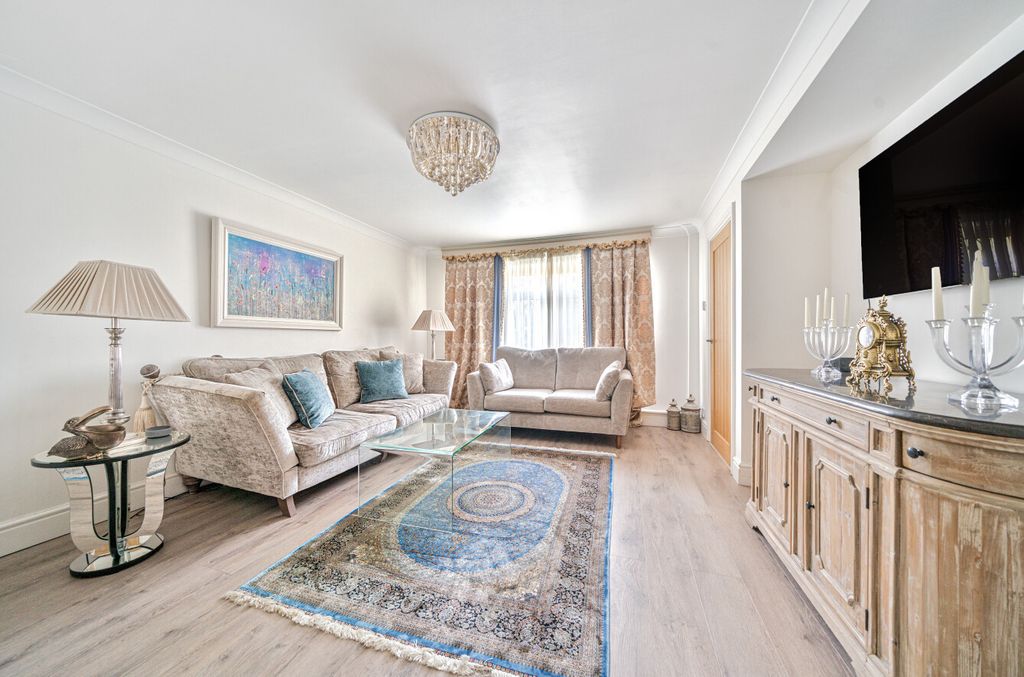 Property photo 2 of 18 32-681515d089E21-...