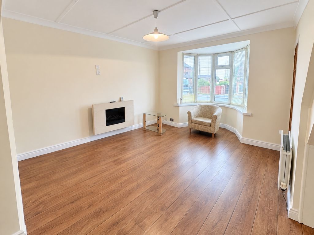Property photo 3 of 15 464916D8-1B87-4486-A45D-2B262157Eac2