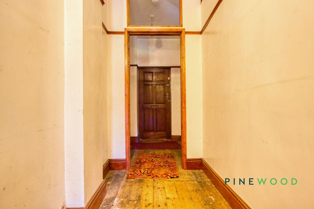 Property photo 2 of 31 Entrance Hall