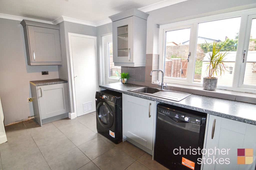 Property photo 2 of 10 4565472