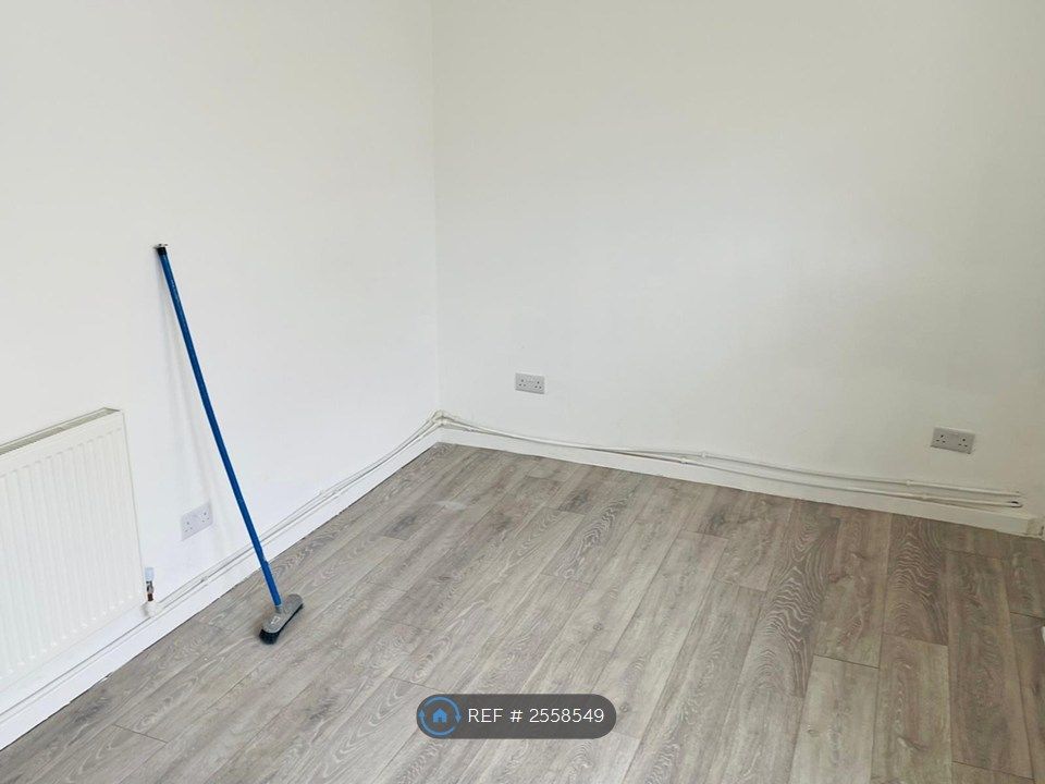 Property photo 2 of 11 Living