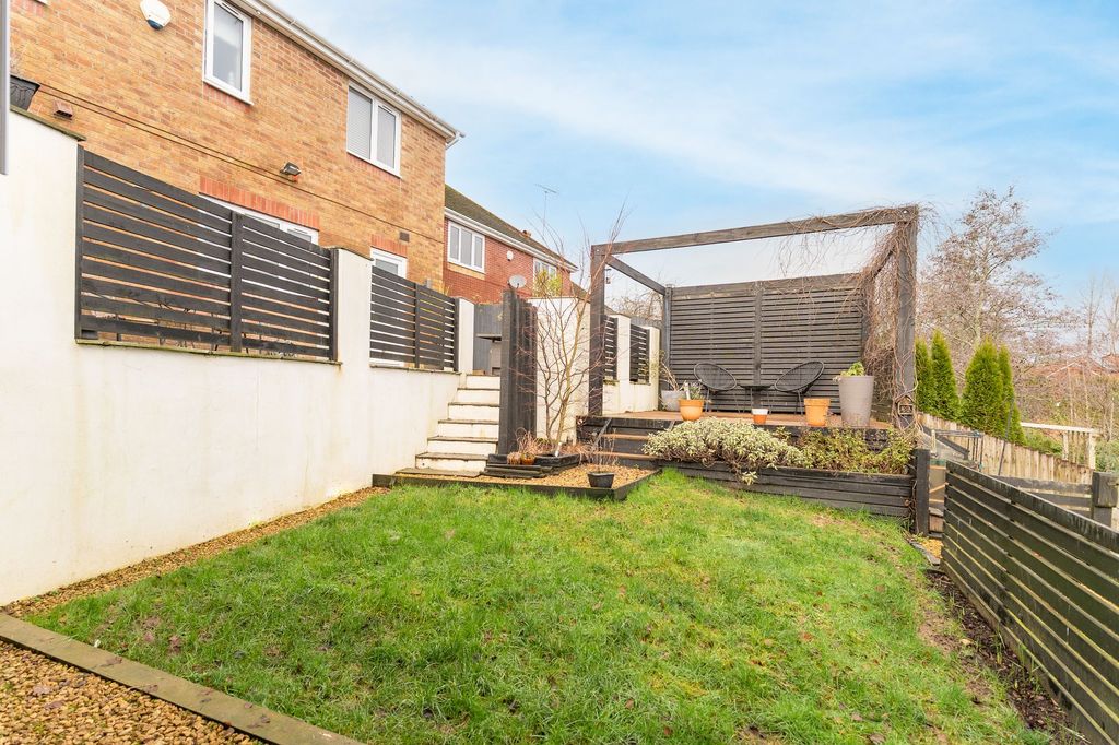 Property photo 2 of 33