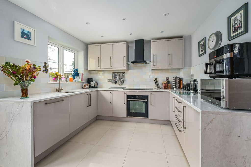 Property photo 2 of 14 88A Blackthorn Crescent (12) - Copy - Copy