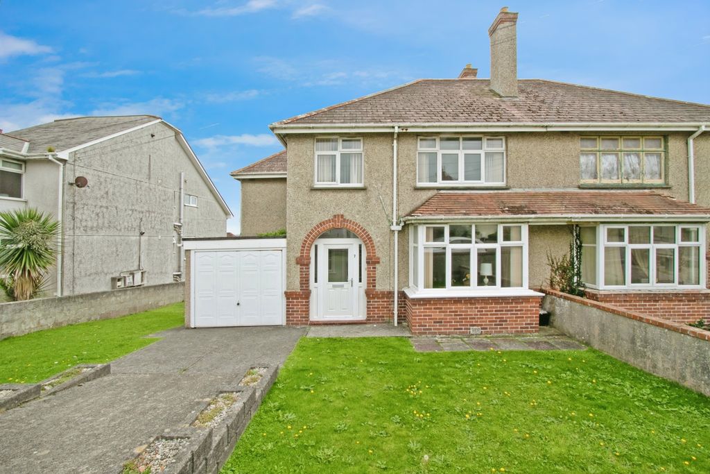 Property photo 1 of 18 Front