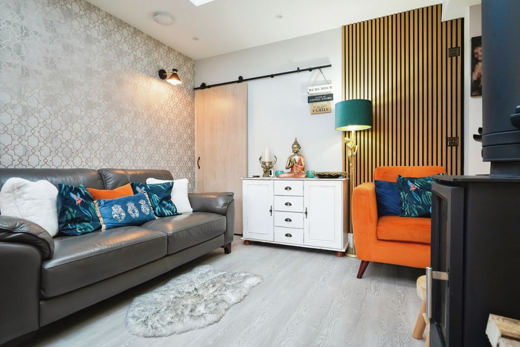 Property photo 3 of 26 Pbox-Img.Jpg