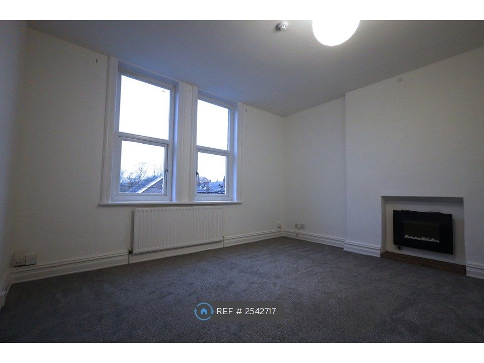 Property photo 2 of 8 Lounge Photo 1