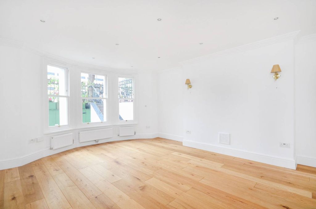Property photo 3 of 11