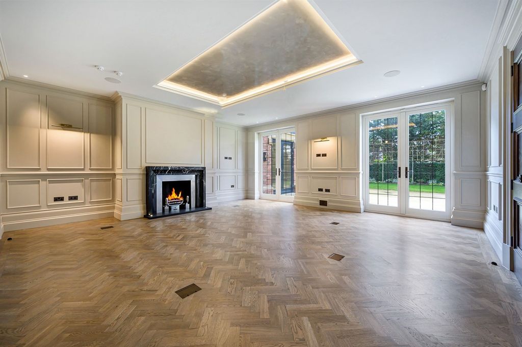 Property photo 3 of 29 Dining Room