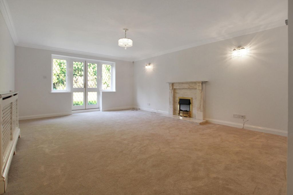 Property photo 2 of 12 Living Room