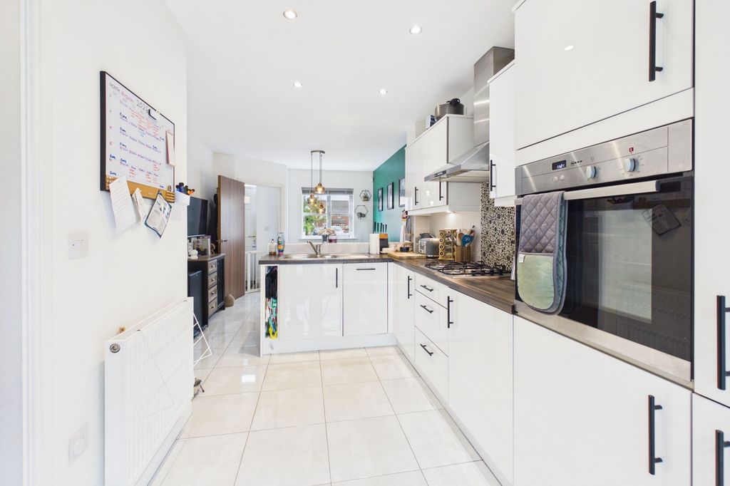 Property photo 2 of 19 Kitchen Diner