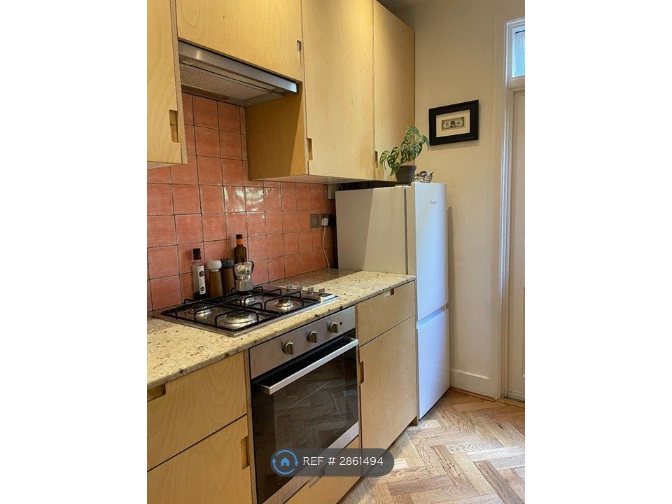 Property photo 3 of 10 Kitchen