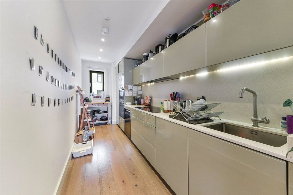 Property photo 3 of 12 Reception/Kitchen