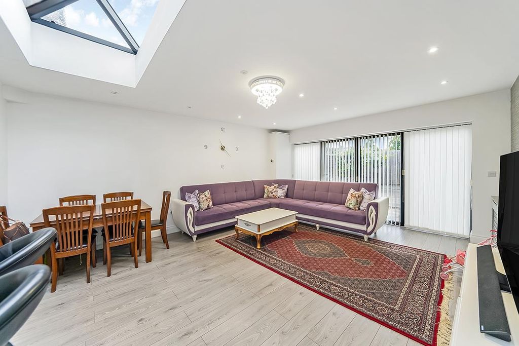 Property photo 1 of 15 Reception