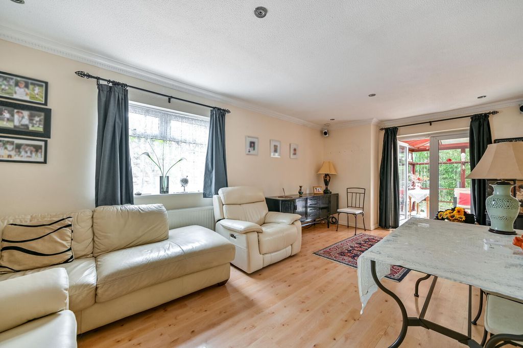 Property photo 3 of 16