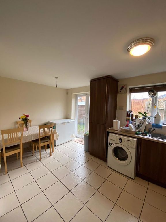 Property photo 2 of 10 Kitchen