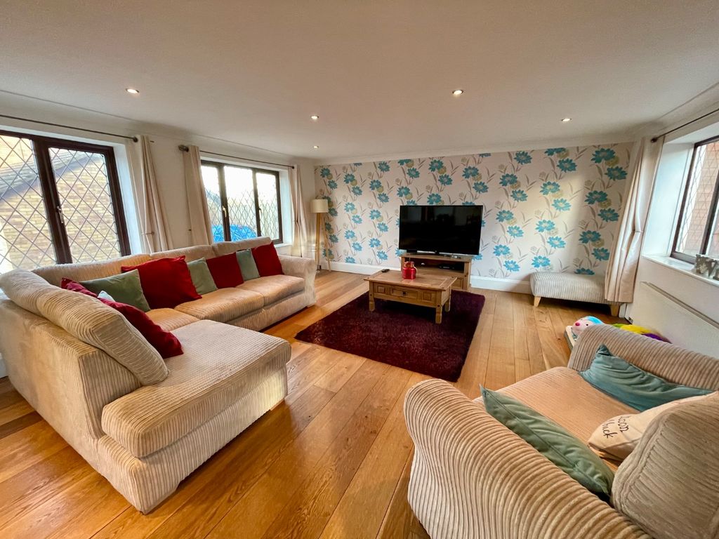 Property photo 3 of 18 4162844