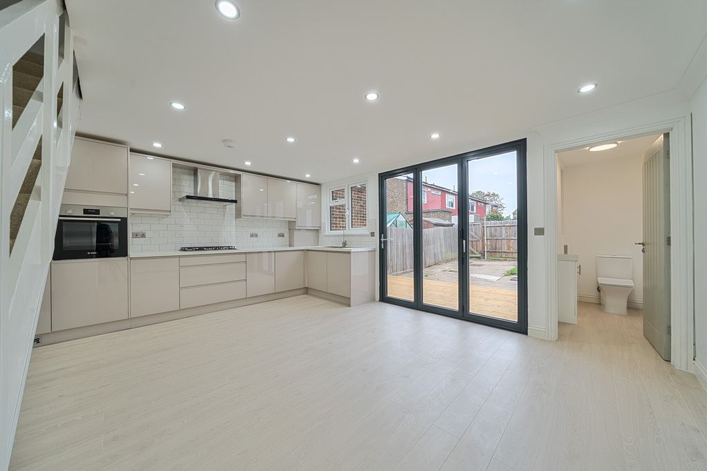 Property photo 3 of 18 1503045-13-6A8418...