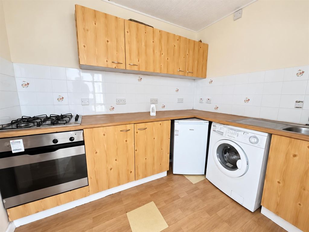 Property photo 3 of 7 Kitchen