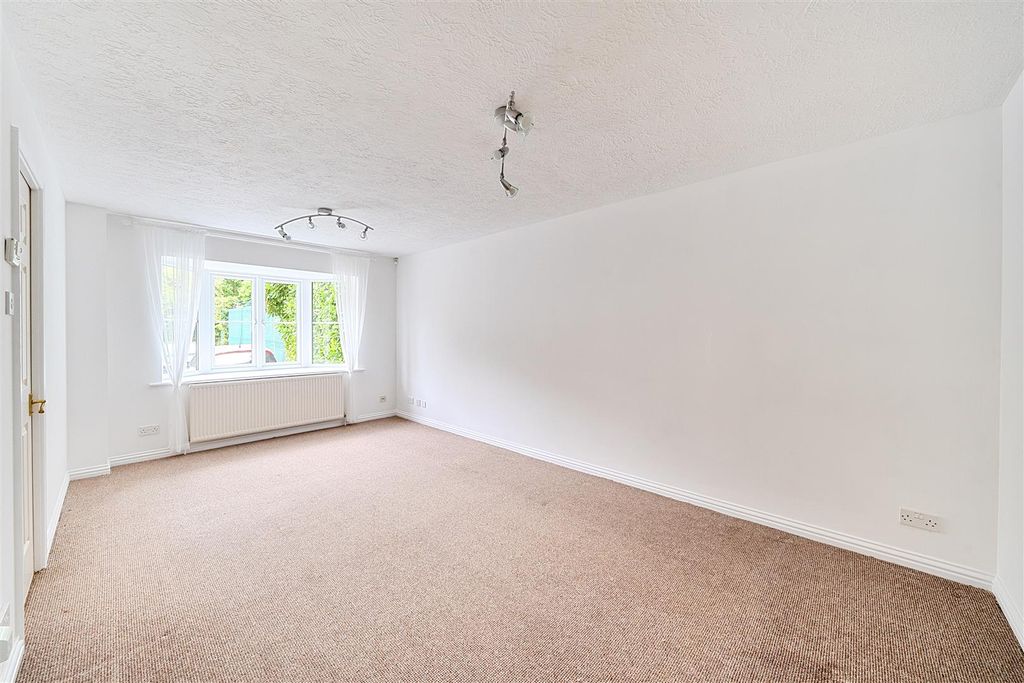 Property photo 3 of 8 Mallard Court - Lounge 1.Jpg