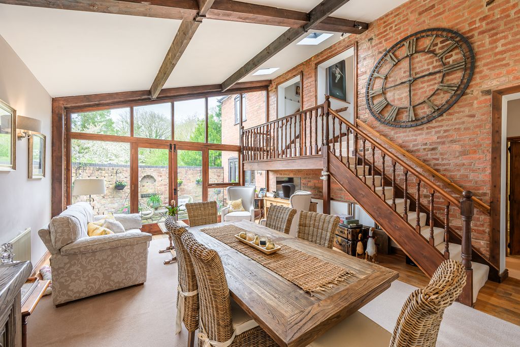 Property photo 2 of 25 Dining Room