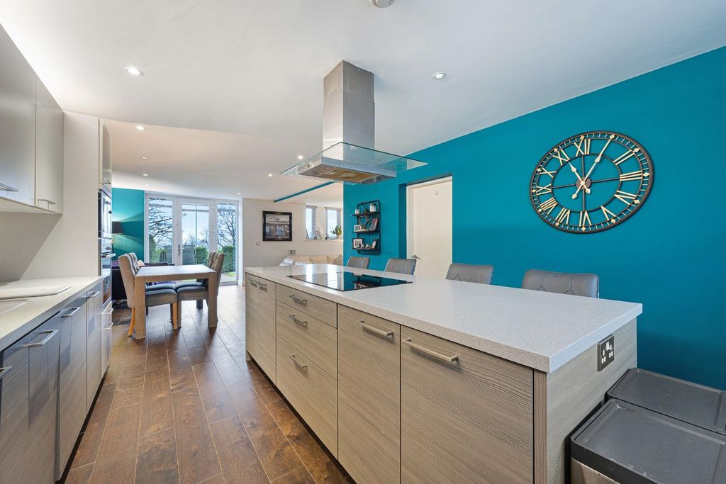 Property photo 3 of 31 6 Wheatsheaf House Hdr-12.Jpg