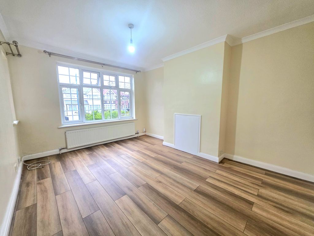 Property photo 1 of 10 Living Room