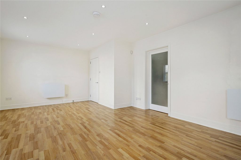 Property photo 3 of 11 Reception Room