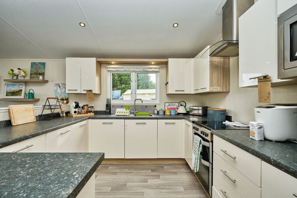 Property photo 2 of 17 Kitchen