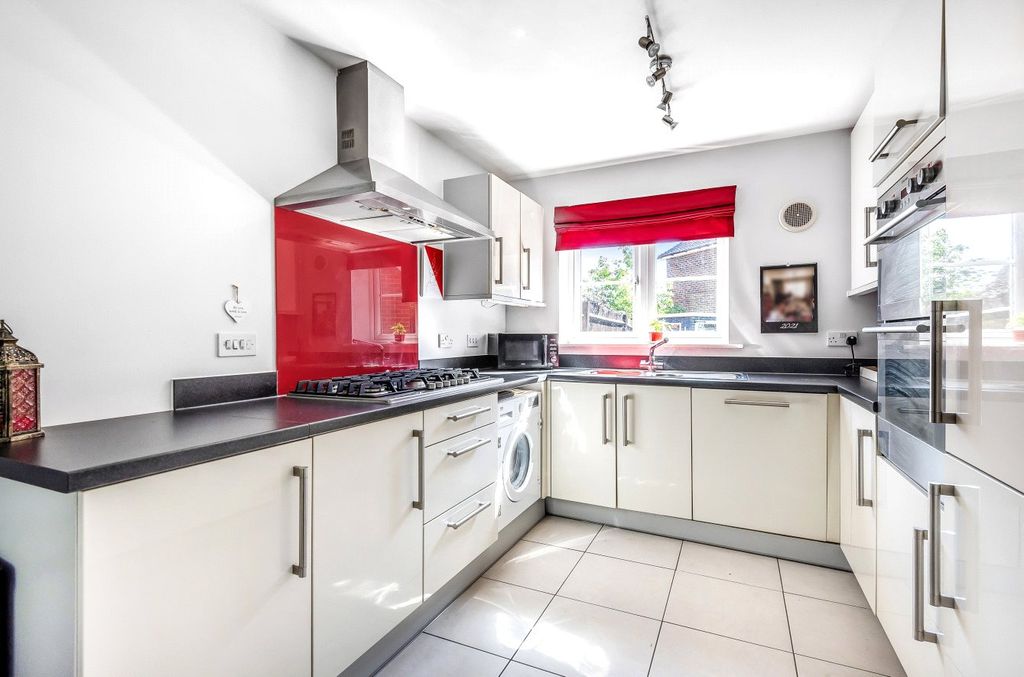 Property photo 3 of 17 Kitchen