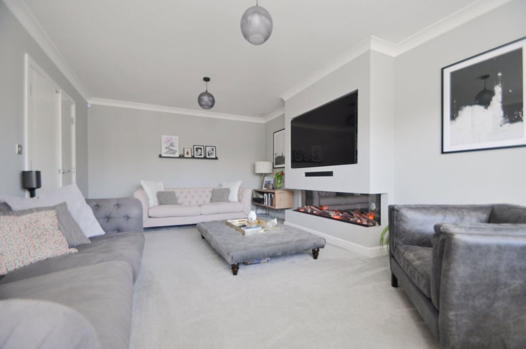 Property photo 3 of 48