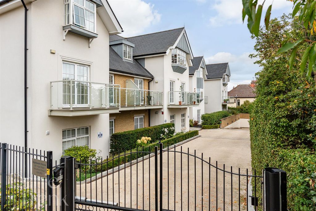 Property photo 1 of 42