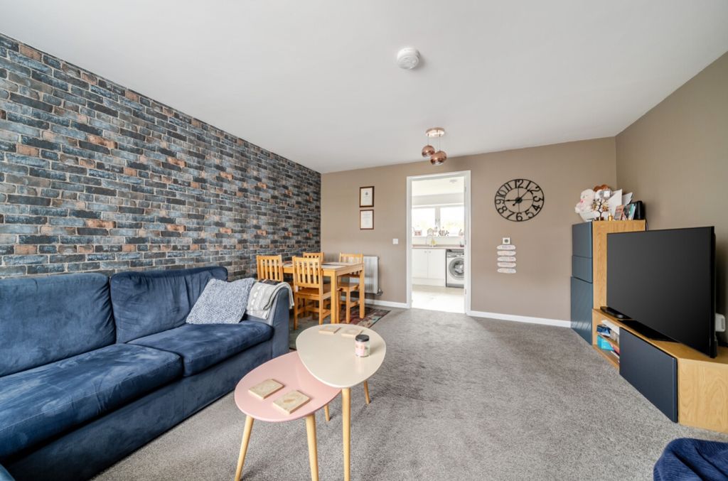 Property photo 3 of 10 1433941-10-69c3ba440F656