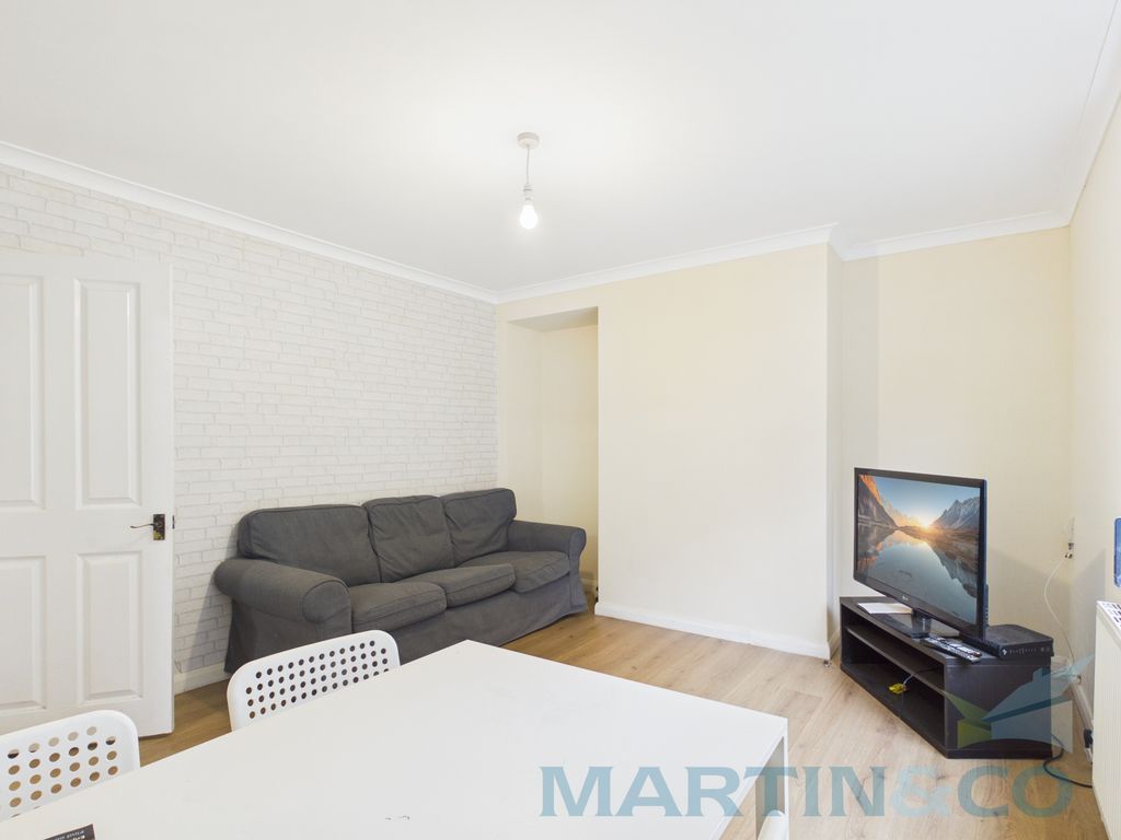 Property photo 3 of 19 Living Room Pic 2