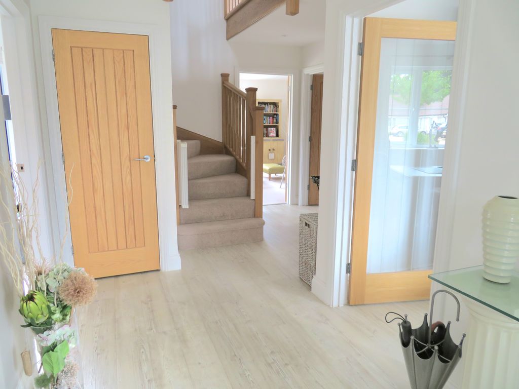Property photo 3 of 18 Hallway