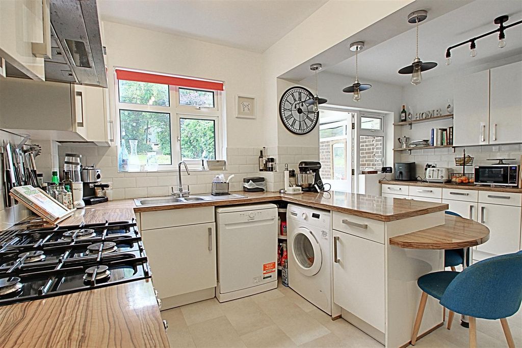 Property photo 3 of 17 Kitchen.Jpg