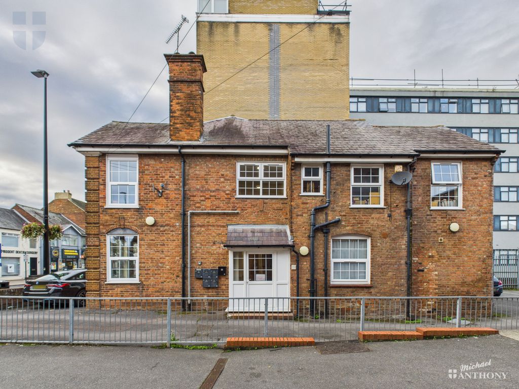 Property photo 1 of 4 Cam03852G0-Pr0459-Still011