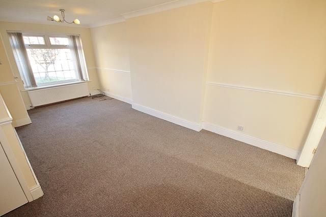 Property photo 3 of 6 Lounge