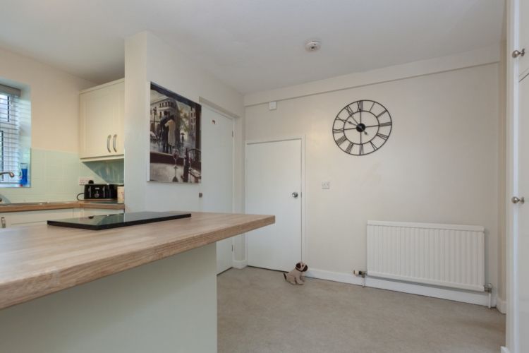 Property photo 3 of 10 Kitchen 2