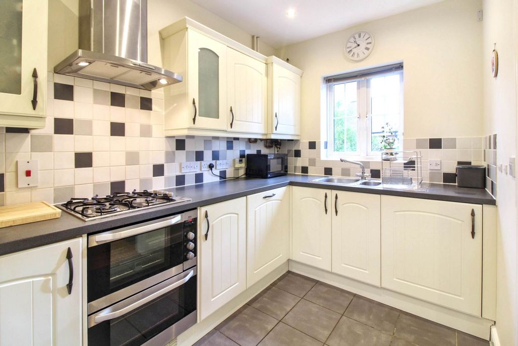 Property photo 3 of 16