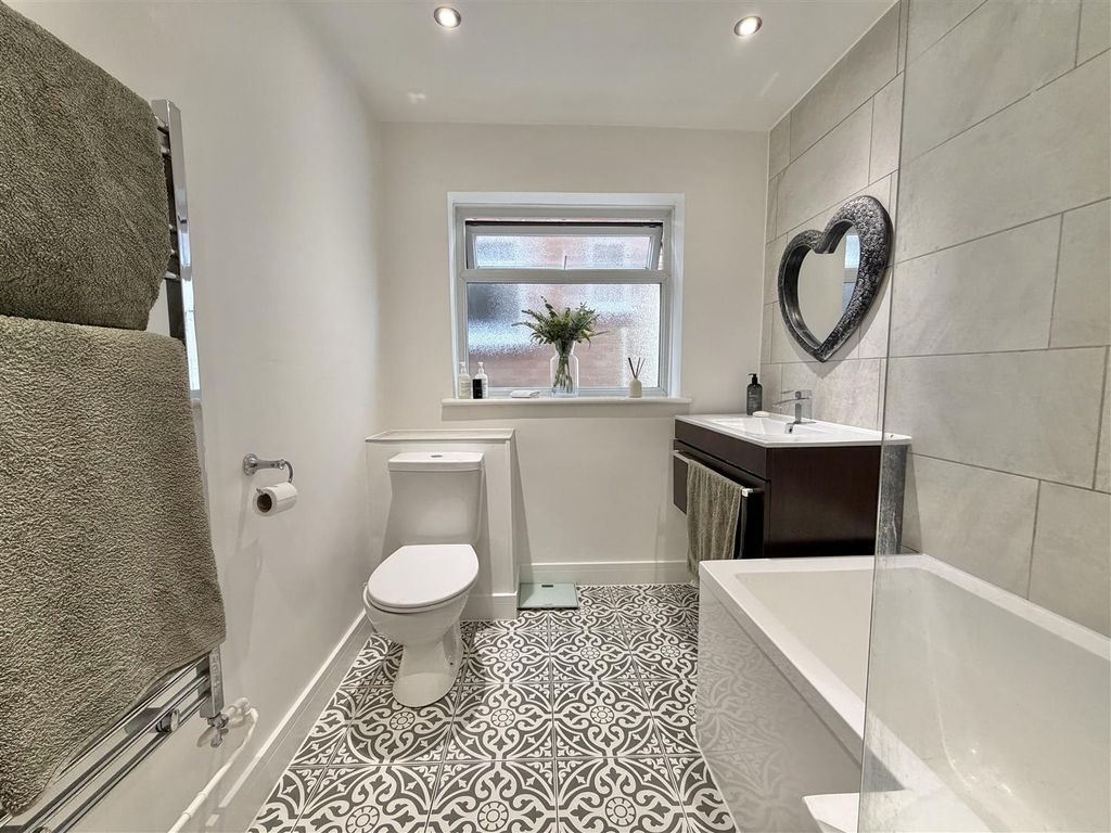 Property photo 3 of 24 Bathroom