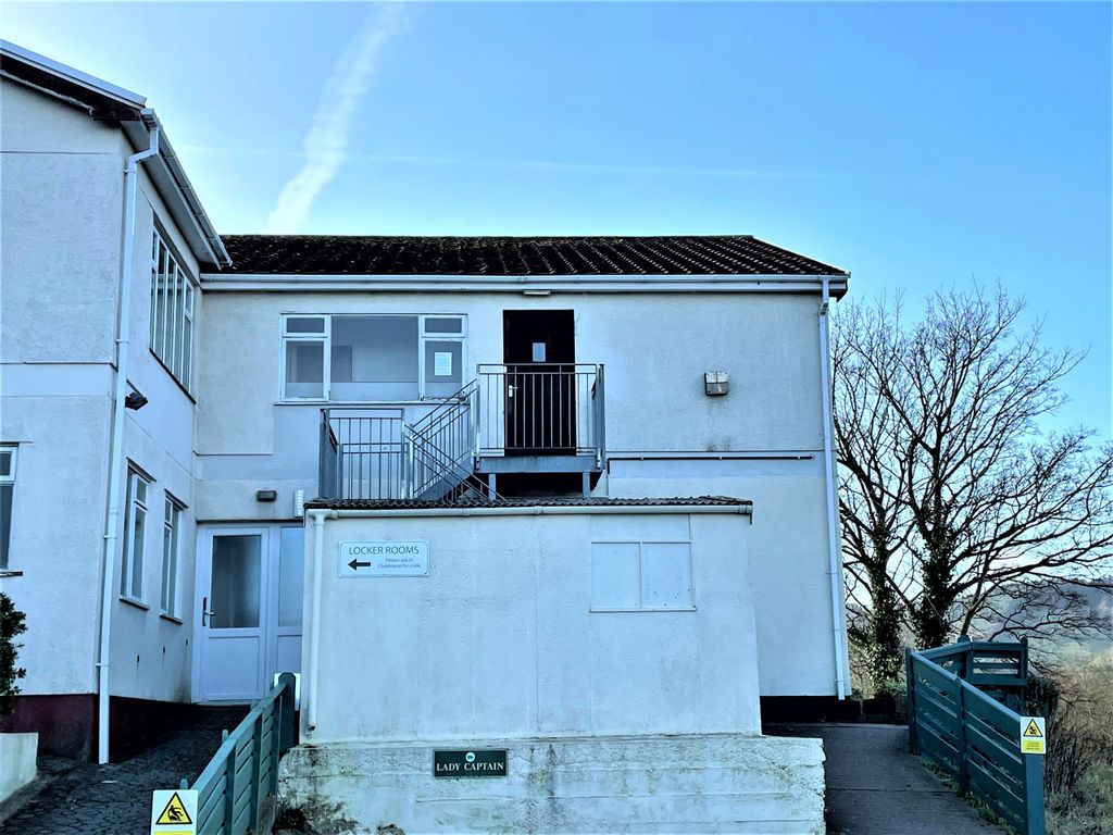 Property photo 2 of 12