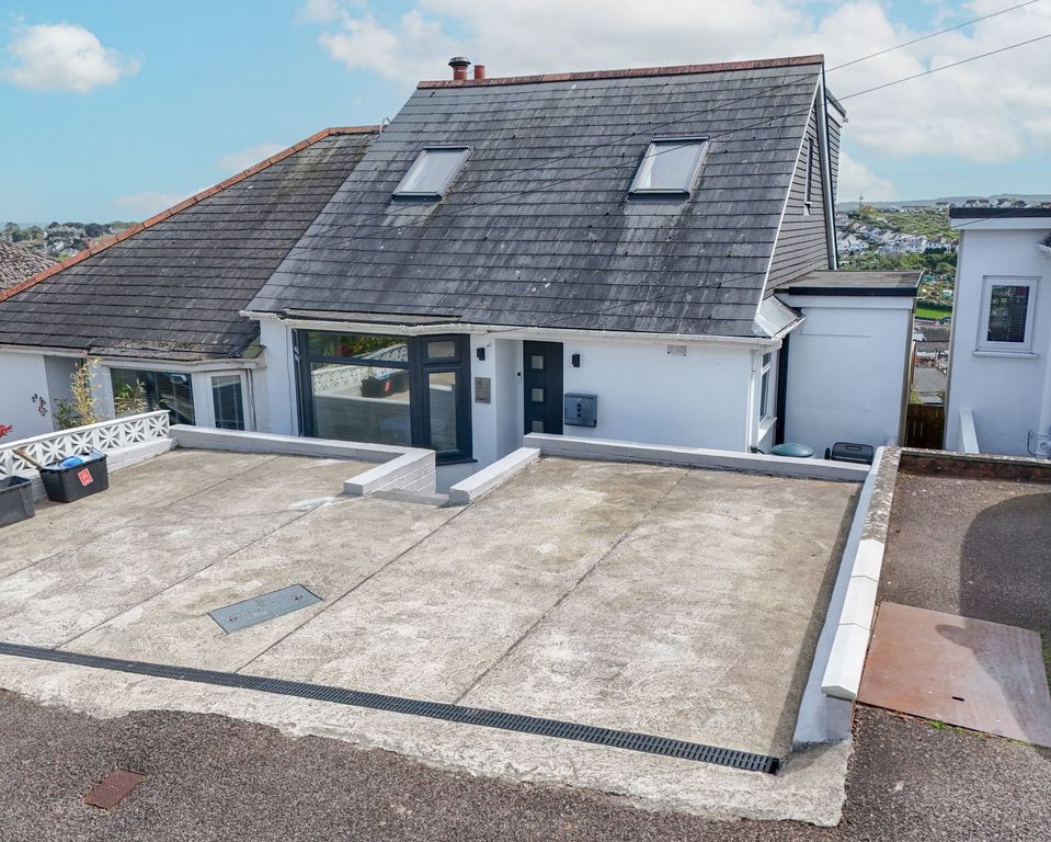 Property photo 1 of 32