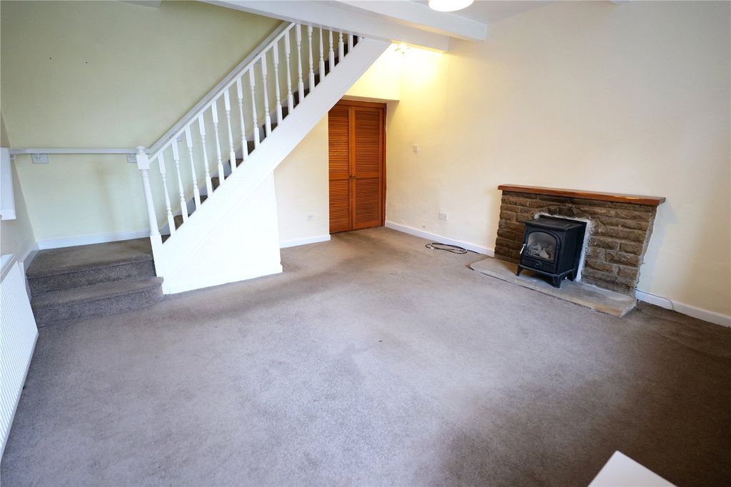 Property photo 3 of 18 Living Room