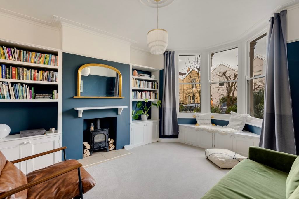 Property photo 2 of 16 Sitting Room