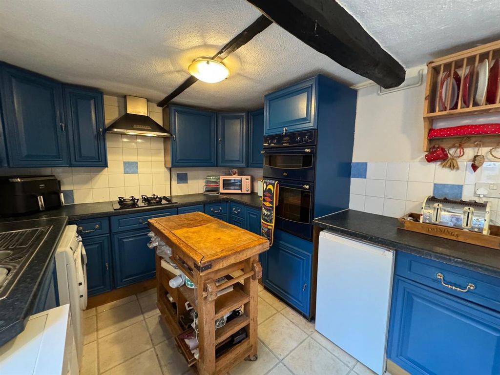 Property photo 3 of 11