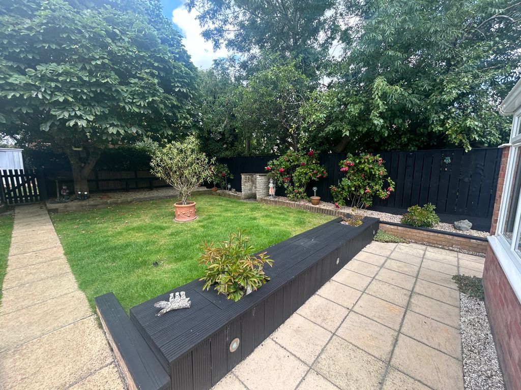 Property photo 3 of 11 Garden