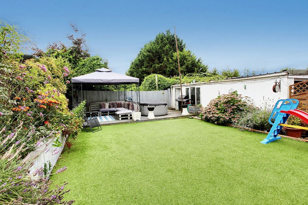 Property photo 1 of 18 Garden