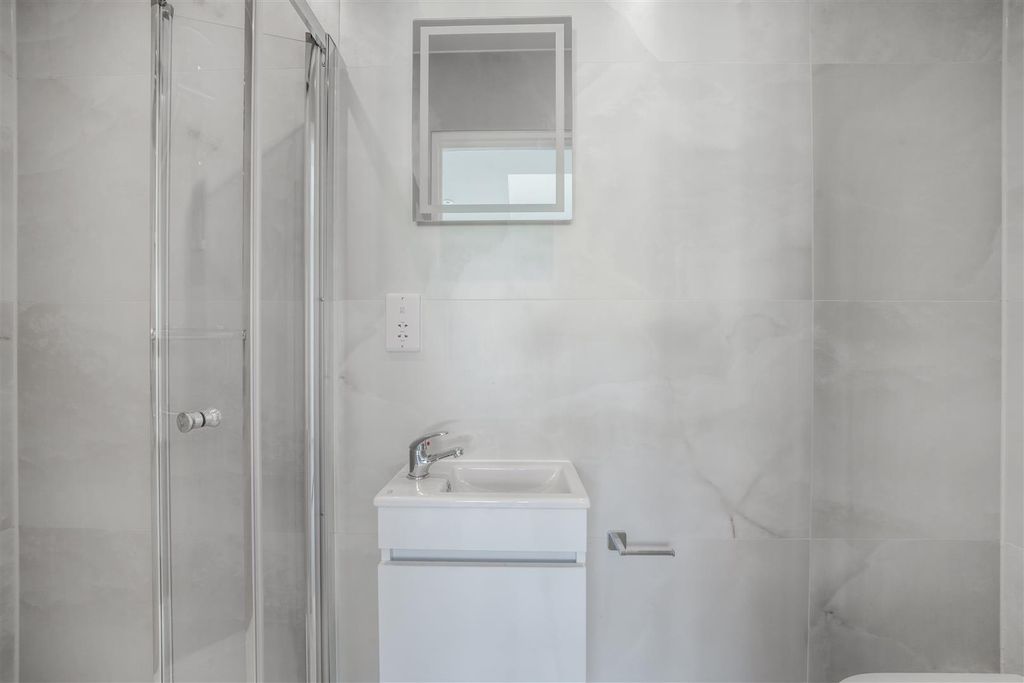Property photo 1 of 14 2A Hollycroft Avenue Wembley Ha9 8Lf - 001.Jpg